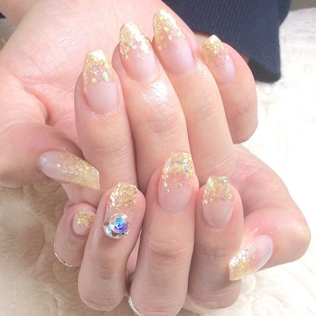 ラメグラデーションこのようなシンプルなデザインのものであれば本日、施術時間40分～1時間程度でご案内できます️お問い合わせはこちら‍♀️048-829-9596#ラメグラデーション#ラメグラ#ネイルデザイン#シンプルネイル#時短ネイル#アニモフィオレンテ東川口#BRP#美容師求人#美容師リクルート#ネイリスト#フェリーチェ東川口#ネイルサロン#東川口美容室#東川口#川口市#緑区#浦和#浦和美園#埼玉#さいたま市#さいたま市ネイルサロン