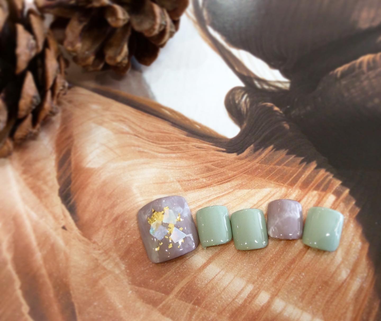 こんにちは東川口店の中谷です！秋のフットネイルも、とっても可愛いです！秋のフットオススメ7480デザイン#ネイル#大人ネイル#シンプルネイル#定額ネイル#定額デザイン#東川口#当日予約#同時施術#美容院#美容室#マツエク#リクルート#スタイリスト求人#アシスタント求人#アイリスト求人#ネイリスト求人#brp#東川口駅#フェリーチェ東川口店#秋ネイル