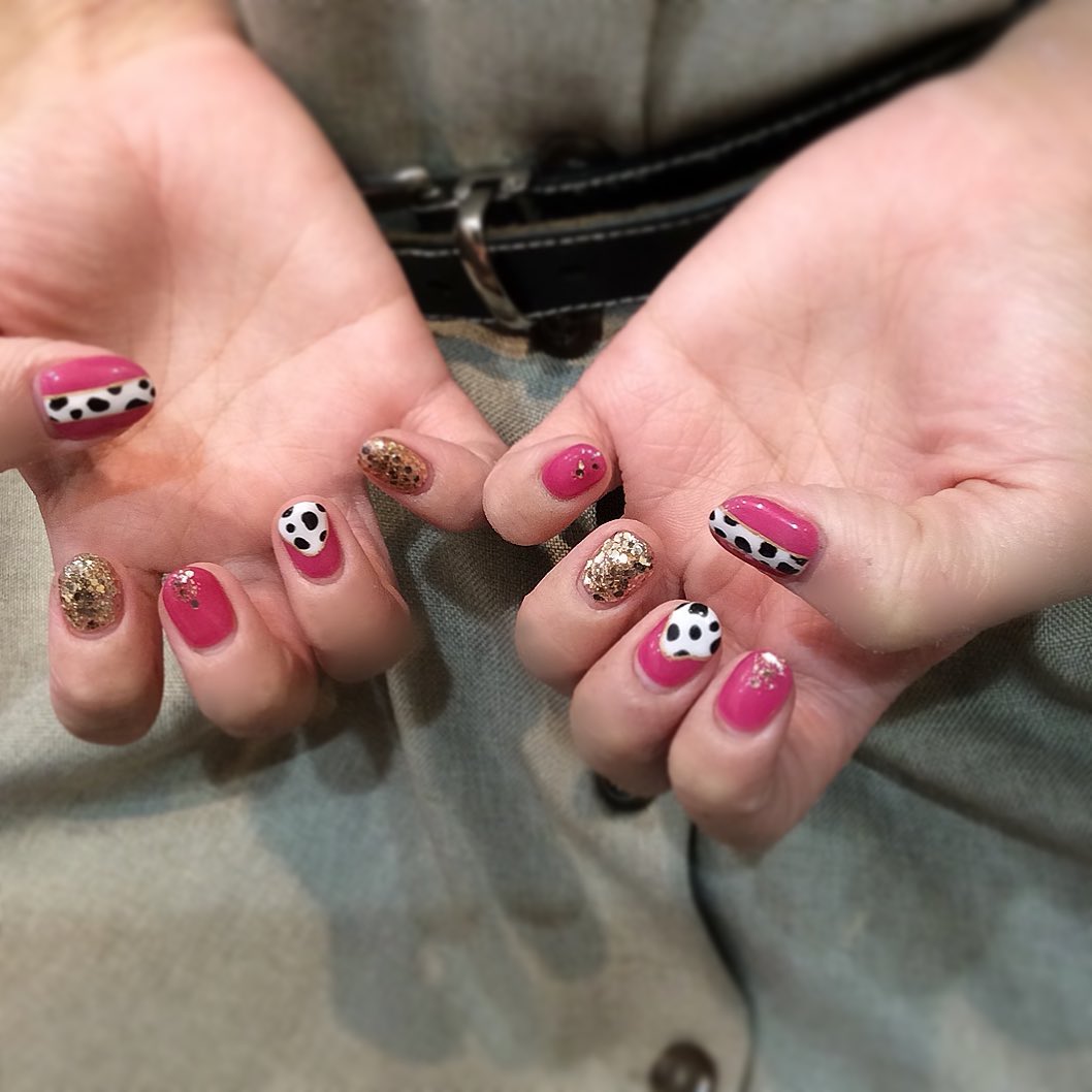 こんにちは🌞東川口店の中谷です！スタイリスト︎石井のネイルをご紹介ダルメシアンネイル持ち込みデザイン️#ネイル#大人ネイル#シンプルネイル#定額ネイル#定額デザイン#東川口#当日予約#同時施術#美容院#美容室#マツエク#リクルート#スタイリスト求人#アシスタント求人#アイリスト求人#ネイリスト求人#brp#東川口駅#フェリーチェ東川口店#秋ネイル