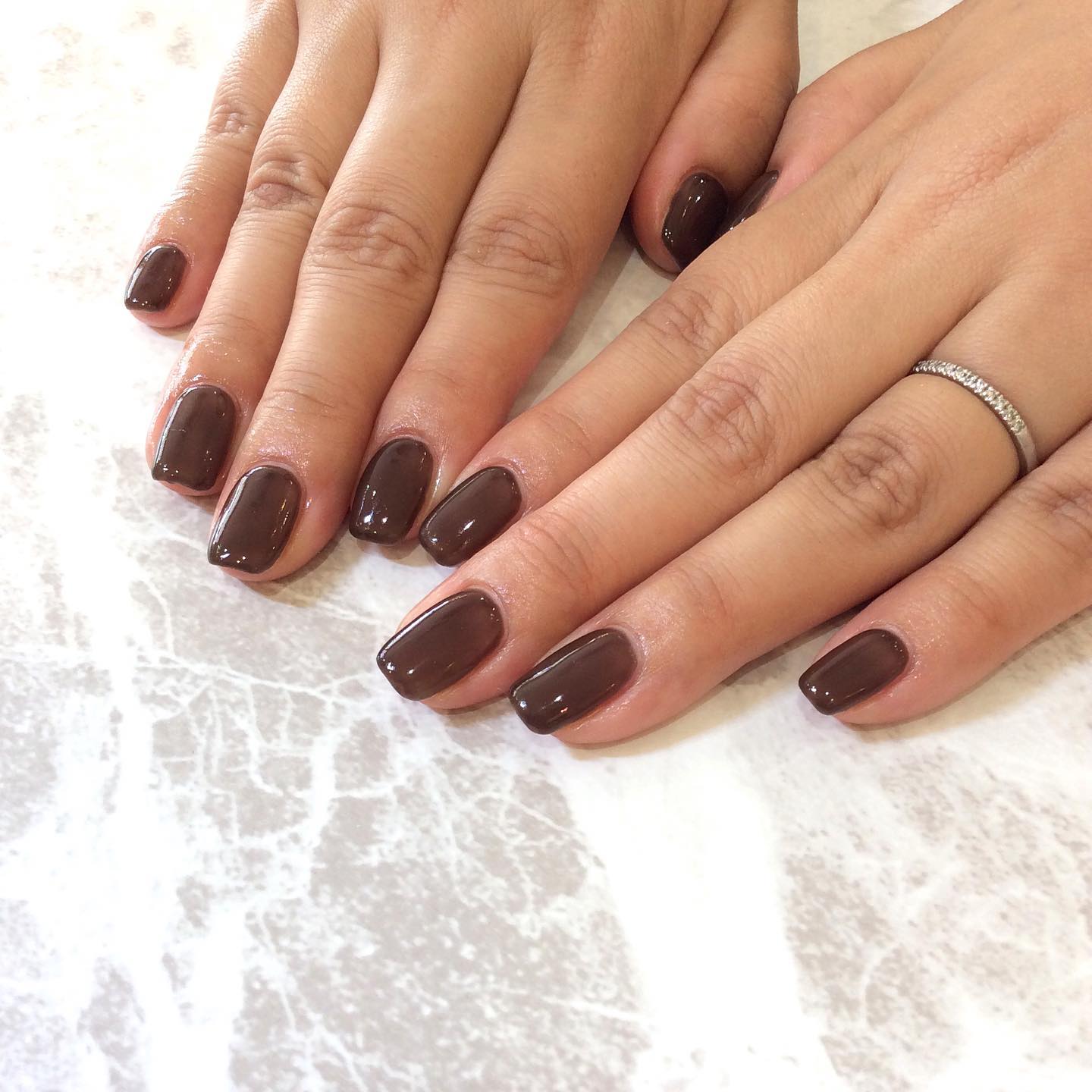 こんにちは🌞東川口店の中谷です!新色アンニュイトープ透け感のあるダークブラウンウルウルツヤツヤ#ネイル#大人ネイル#シンプルネイル#定額ネイル#定額デザイン#東川口#当日予約#同時施術#美容院#美容室#マツエク#リクルート#スタイリスト求人#アシスタント求人#アイリスト求人#ネイリスト求人#brp#東川口駅#フェリーチェ東川口店#秋ネイル