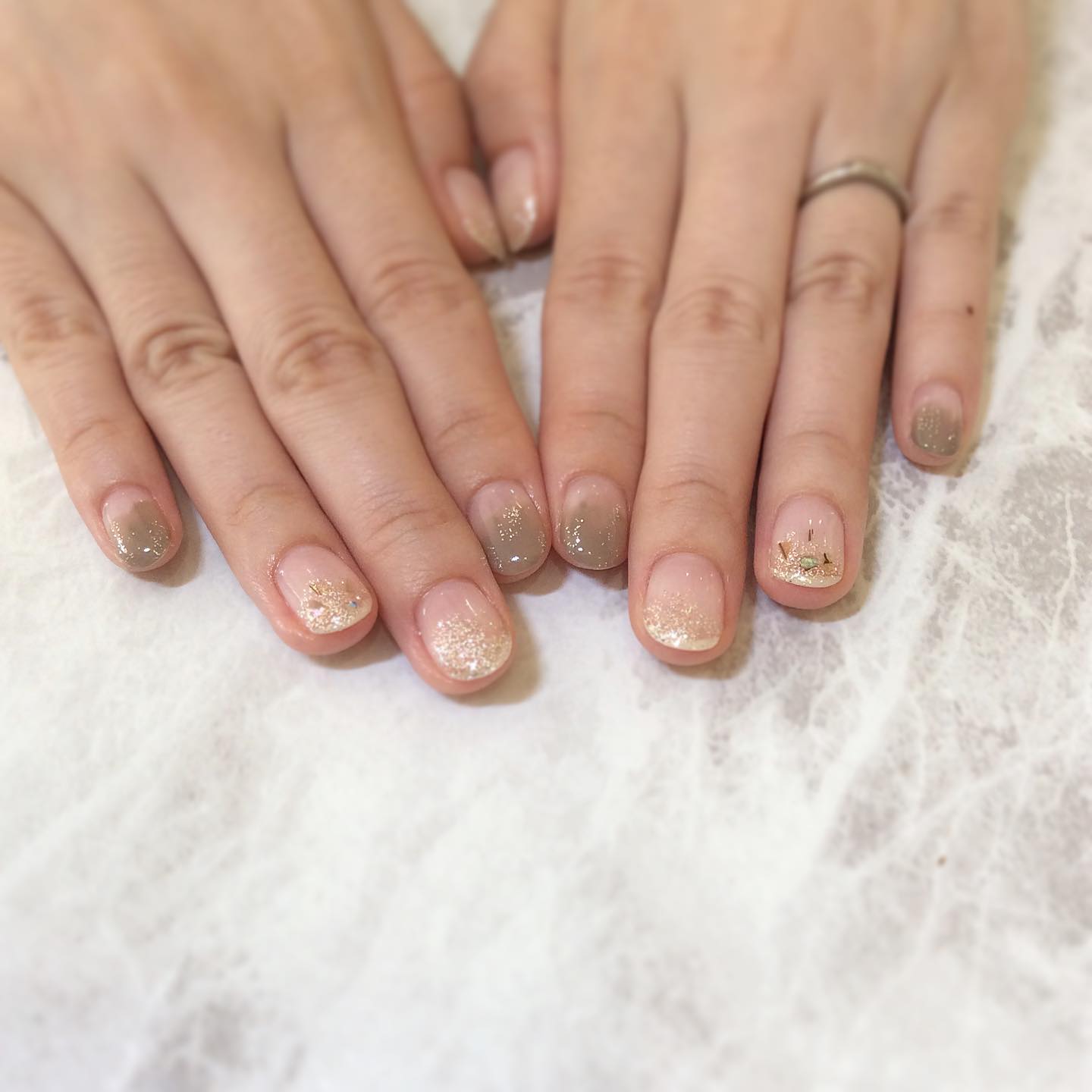 こんにちは東川口店の中谷です!定額5480円デザイン大人の秋ネイル#ネイル#大人ネイル#シンプルネイル#定額ネイル#定額デザイン#東川口#当日予約#同時施術#美容院#美容室#マツエク#リクルート#スタイリスト求人#アシスタント求人#アイリスト求人#ネイリスト求人#brp#東川口駅#フェリーチェ東川口店#秋ネイル