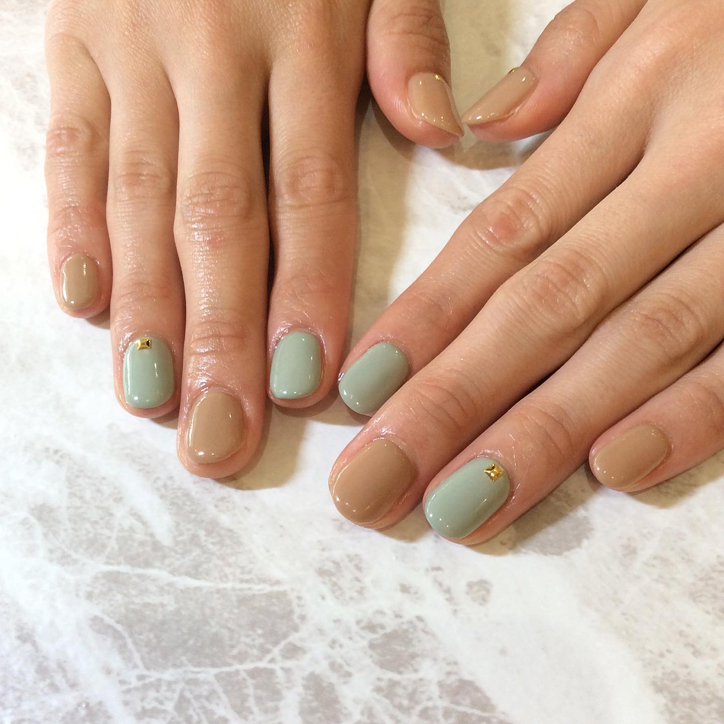 こんにちは東川口店の中谷です！定額4980円デザイン☆互い違いネイル️#ネイル#大人ネイル#シンプルネイル#定額ネイル#定額デザイン#東川口#当日予約#同時施術#美容院#美容室#マツエク#リクルート#スタイリスト求人#アシスタント求人#アイリスト求人#ネイリスト求人#brp#東川口駅#フェリーチェ東川口店#秋ネイル