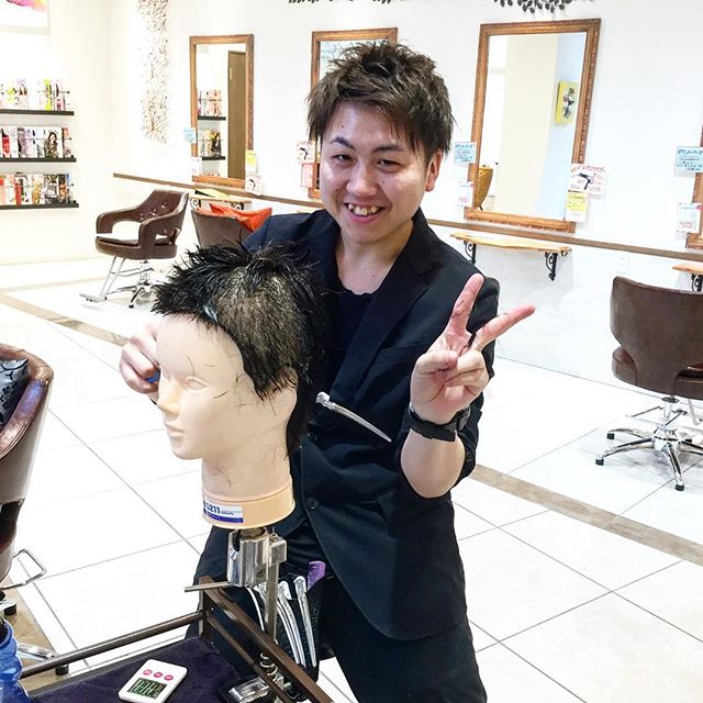 おはようおはようございます山口です！本日もスタイリストに向けて朝練頑張っております！#カット練習 #スタイリストデビュー #メンズカット #刈り上げ #大人スタイル #スタイリストデビュー #アニモフィオレンテ #北越谷美容室 #BRP#美容師求人 #美容師スタイリスト募集 #アイリスト募集 #ママさん美容師募集 #パート募集 #BRP#楽しいよー