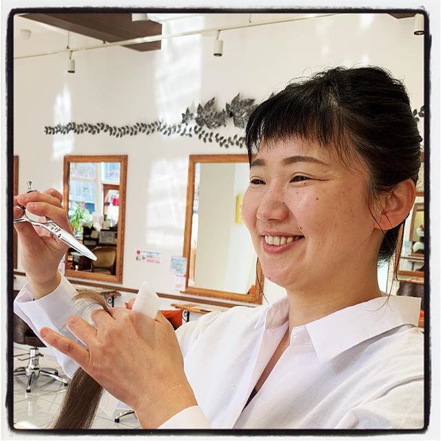【スタッフ紹介】スタイリスト五十嵐です！美容歴も長くベテランスタッフです毎日のスタイリングが簡単にできるようなスタイル提供致します！ショートからロングまで、髪のお悩みぜひお聞かせください#美容室#北越谷#BRP#美容求人#アシスタント募集#スタイリスト募集#アイリスト募集#美容学生#サロン見学#ママさん美容師#埼玉　#越谷 #Ｎ.　#エヌドット　#切りっぱなしボブ#外ハネ　#ウェット感　#グレージュハイライトカラー