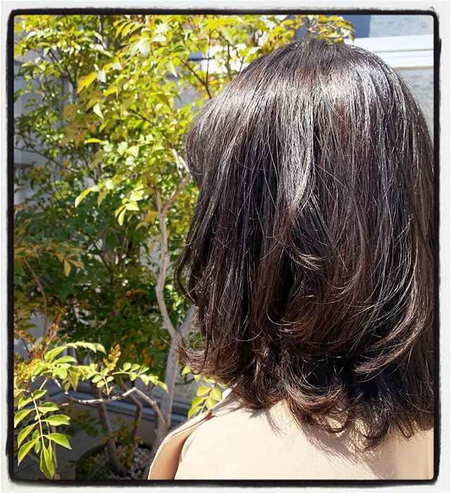 暗めカラーもお洒落に◎大人クラシックカラーです！暗めのトーンでも、カーキアッシュを混ぜることで赤味を抑えたこなれ感のあるカラーリングになります学校やお仕事で明るくできないけど、色味を楽しみたい！という方にもおすすめです#美容室#北越谷#BRP#美容求人#アシスタント募集#スタイリスト募集#アイリスト募集#美容学生#サロン見学#ママさん美容師#埼玉　#越谷 #Ｎ.　#エヌドット　#切りっぱなしボブ#外ハネ　#ウェット感　#グレージュハイライトカラー