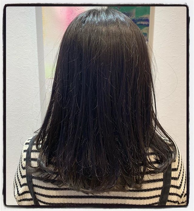 ワンカールパーマで、重めスタイルでも柔らか質感に暗めカラーでもワンカールをパーマやコテで作ると、春らしくふんわりした雰囲気になりますよ！#美容室#北越谷#BRP#美容求人#アシスタント募集#スタイリスト募集#アイリスト募集#美容学生#サロン見学#ママさん美容師#埼玉　#越谷 #Ｎ.　#エヌドット　#切りっぱなしボブ#外ハネ　#ウェット感　#グレージュハイライトカラー