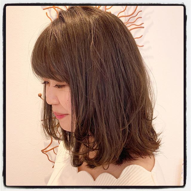 スタイリスト長崎おすすめカラーカーキベージュです◎赤味を抑えたい方にもおすすめです！#美容室#北越谷#BRP#美容求人#アシスタント募集#スタイリスト募集#アイリスト募集#美容学生#サロン見学#ママさん美容師#埼玉　#越谷 #Ｎ.　#エヌドット　#切りっぱなしボブ#外ハネ　#ウェット感　#グレージュハイライトカラー