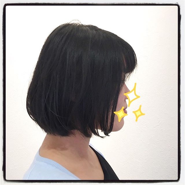 内巻きストレートボブスタイルです！湿度などで広がりやすい方は、内側は軽め、表面は重めに残すのがおすすめです！#美容室#北越谷#BRP#美容求人#アシスタント募集#スタイリスト募集#アイリスト募集#美容学生#サロン見学#ママさん美容師#埼玉　#越谷 #Ｎ.　#エヌドット　#切りっぱなしボブ#外ハネ　#ウェット感　#グレージュハイライトカラー