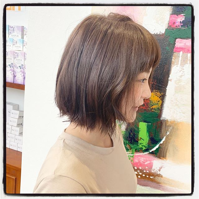 人気のくすみ系ブラウンです！ブリーチなしでも透明感が欲しい方にもおすすめです！毛量が多い、毛質が硬いなど重く見えやすいとお悩みの方は、ぜひ一度くすみ系ブラウンをお試しくださいませ！！ #美容室#北越谷#BRP#美容求人#アシスタント募集#スタイリスト募集#アイリスト募集#美容学生#サロン見学#ママさん美容師#埼玉　#越谷 #Ｎ.　#エヌドット　#切りっぱなしボブ#外ハネ　#ウェット感　#グレージュハイライトカラー