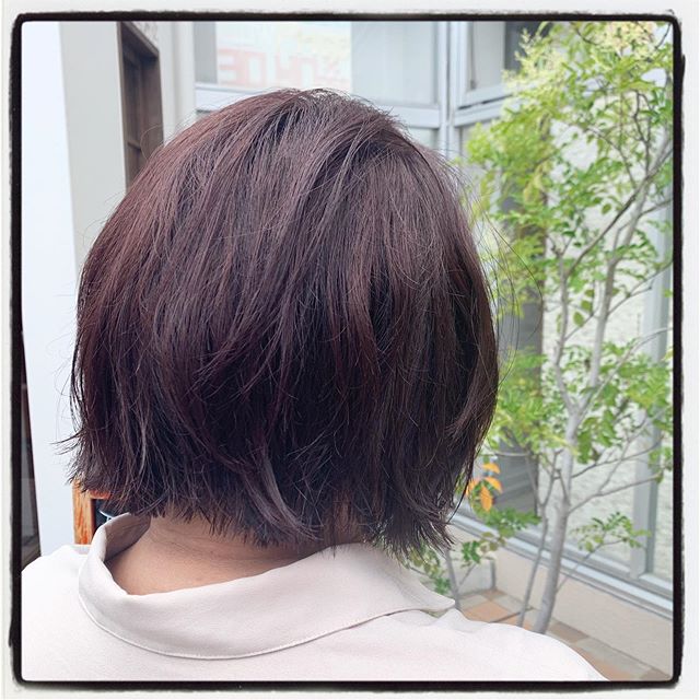 こんにちは！アニモフィオレンテ大沢店スタイリスト長崎です！ニュアンスピンクアッシュ❣️！ブリーチなしでもしっかり濃いピンクがでます！補色にブルーを混ぜることで、くすみ感も作れます◎ベースのお色によっては、出づらい場合があるのでご相談下さいませ！#美容室#北越谷#BRP#美容求人#アシスタント募集#スタイリスト募集#アイリスト募集#美容学生#サロン見学#ママさん美容師#埼玉　#越谷 #Ｎ.　#エヌドット　#切りっぱなしボブ#外ハネ　#ウェット感　#グレージュハイライトカラー