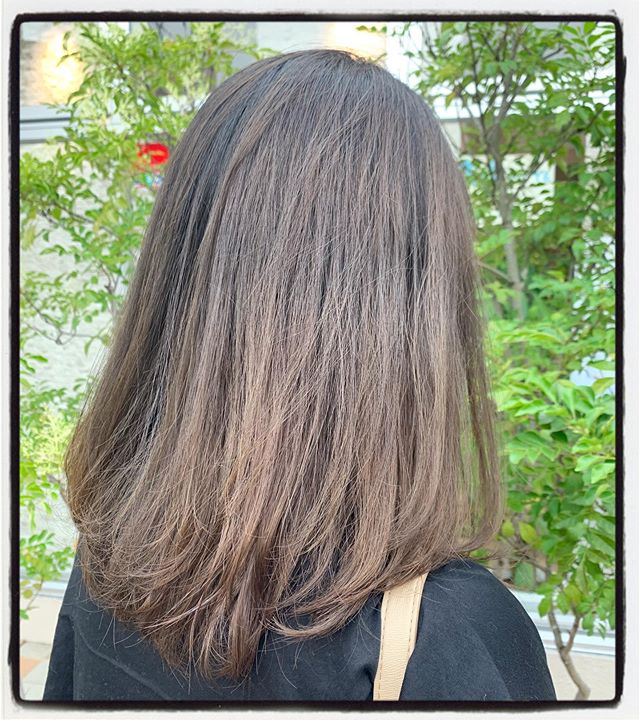 こんにちは！アニモフィオレンテ大沢店スタイリスト長崎です！ブルージュカラー人気です◎青みのあるベージュカラーは、ブリーチなしでも綺麗なアッシュ系にできます！ベースの明るさや髪質によって、お色の出方が変わるのでご相談下さいませ！！ #美容室#北越谷#BRP#美容求人#アシスタント募集#スタイリスト募集#アイリスト募集#美容学生#サロン見学#ママさん美容師#埼玉　#越谷　#アッシュベージュ #グレージュカラー #ブルージュ #くすみ系 #外国人風カラー