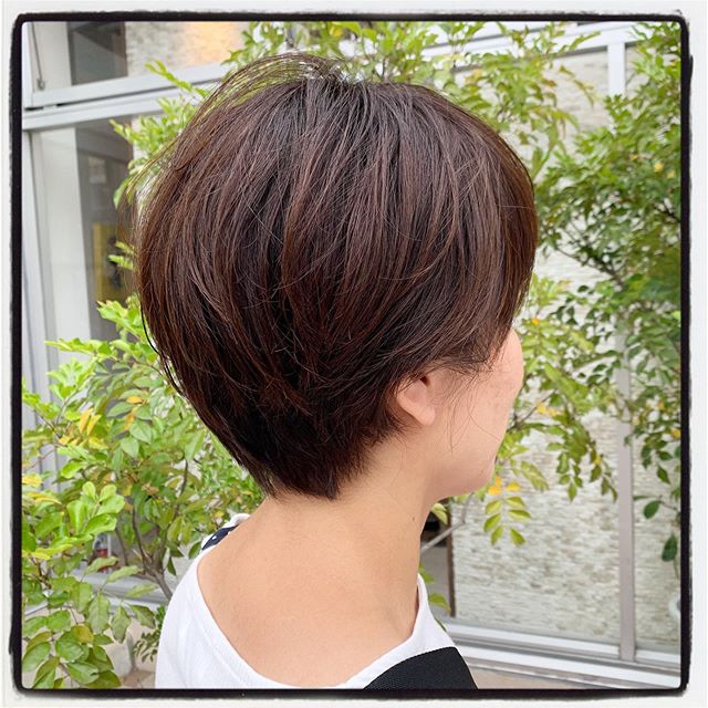 マッシュショートスタイルです丸みのあるショートは、ボーイッシュになりすぎず大人上品なスタイルにできます！くせ毛の方も、動きを活かしたスタイリングがやりやすいです！#美容室#北越谷#BRP#美容求人#アシスタント募集#スタイリスト募集#アイリスト募集#美容学生#サロン見学#ママさん美容師#埼玉　#越谷