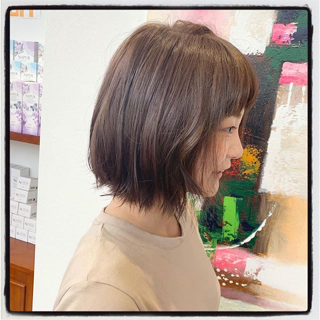 こんにちは！アニモフィオレンテ大沢店長崎です！いつものボブスタイルに、ポイントパーマはいかがでしょうか？？ 表面やお顔周りにゆるくパーマの動きがあると、いつもとはちょっと違った雰囲気も楽しめます！ #美容室#北越谷#BRP#美容求人#アシスタント募集#スタイリスト募集#アイリスト募集#美容学生#サロン見学#ママさん美容師#埼玉　#越谷