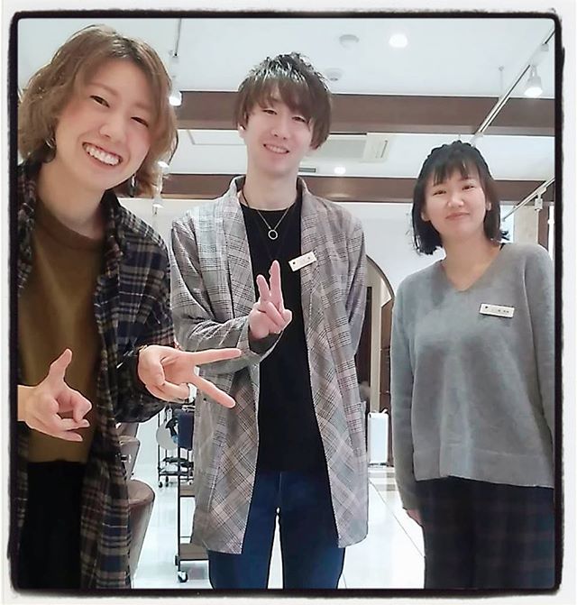 こんにちは！アニモフィオレンテ大沢店長崎です！今日は、たまたま！スタッフ全員チェック柄かぶりでした年内は、30日まで営業いたします！！皆様のご来店を心よりお待ちしております！！ #美容室#北越谷#BRP#美容求人#アシスタント募集#スタイリスト募集#アイリスト募集#美容学生#サロン見学#ママさん美容師#埼玉　#越谷