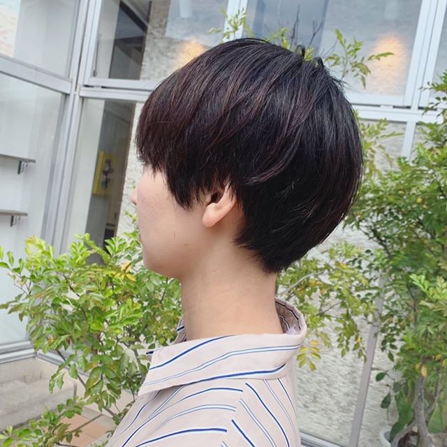 こんにちは！美容室アニモフィオレンテ大沢店です！ストレートのショートスタイルは、重めのシルエットのマッシュがおすすめです！丸みが出やすいようにカットするので、どの方向から見ても美人シルエットに◎スタイリングは、エヌドットナチュラルバームです！#美容室#北越谷#BRP#美容求人#アシスタント募集#スタイリスト募集#アイリスト募集#美容学生#サロン見学#ママさん美容師#埼玉　#越谷