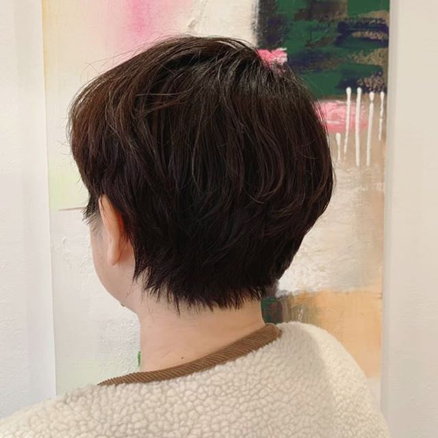 こんにちは！アニモフィオレンテ大沢店です！丸みのあるマッシュショートスタイルは、骨格に合わせたカットで、頭の形も綺麗に見えます！！ ポイントパーマで表面の動きをつけるのもおすすめです◎#美容室#北越谷#BRP#美容求人#アシスタント募集#スタイリスト募集#アイリスト募集#美容学生#サロン見学#ママさん美容師#埼玉　#越谷