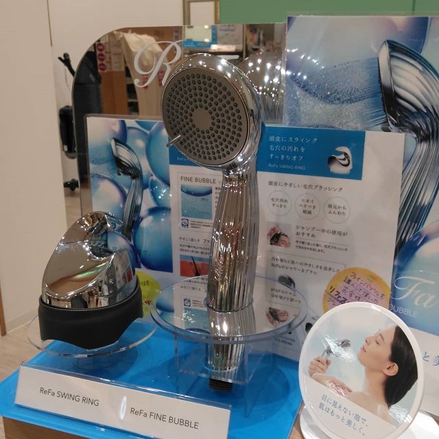 こんにちは。今だけ特別割引のお知らせです！！！大人気のファインバブルシャワー★お悩みのかたは今月がオススメですよ！！ 毎日のシャワーで美肌、美髪にも★そして、気になるパパやお子さまの毛穴詰まりや体臭のケアにも大活躍ですよっ！！ わんちゃんのシャワーにも！毎日のお洗濯にも！シャワーでお口をゆすげばお口のケアにも使えます！節水、節約にもなるファインバブルシャワー★年間で3万円の光熱費カットです！！ #ナプラ#ナプラnドット#美容師は天職だ #ネイリスト#アイリスト #日曜日定休#プライベート充実 #しみないカラーパーマ #当日予約