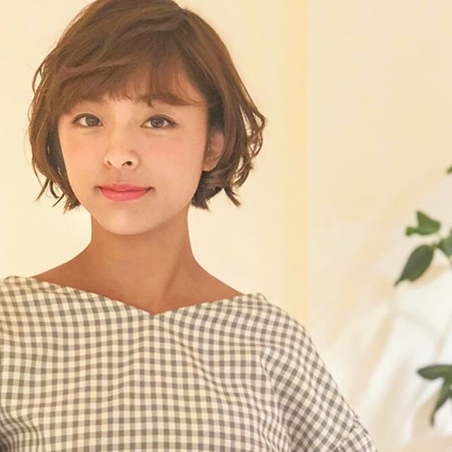 チェスナットブラウン×ショートボブ★甘栗のような優しいカラーとふんわり柔らかスタイル★ショートに挑戦される方はゆるっとパーマかかっているとスタイリング楽チンですよ！#ナプラ#ナプラnドット#美容師は天職だ #ネイリスト#アイリスト #日曜日定休#プライベート充実 #しみないカラーパーマ #当日予約