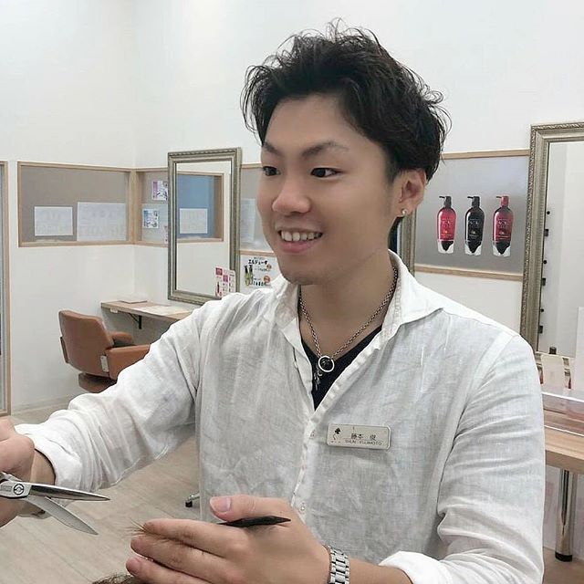 藤本オススメ！ヘアビューロンカールでつくる★ダメージレススタイル★ヘアビューロンカールだからこそ、毎日巻いても毛先への罪悪感なくセットができる！毛先のカール感も柔らかくきまります！#ナプラ#ナプラnドット#美容師は天職だ #ネイリスト#アイリスト #日曜日定休#プライベート充実 #しみないカラーパーマ #当日予約