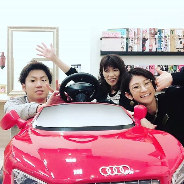 店長の飛鳥馬です。17日と18日、カラーメニューがまだまだご案内可能です！！ また、私事ですが19日と20日はせんげん台店にて勤務しております。ご希望のお客様は午後からご案内可能ですのでご連絡ください★せんげん台TEL048-999-6688#ナプラ#ナプラnドット#美容師は天職だ #ネイリスト#アイリスト #日曜日定休#プライベート充実 #しみないカラーパーマ #当日予約