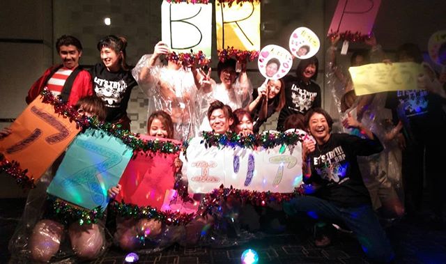 昨日は営業後にみんなで会社の忘年会でしたっ！！みんなで、楽しく踊って歌って？大盛り上がりでしたっ！元気なスタッフの集まったサロンです★#ナプラ#ナプラnドット#美容師は天職だ #ネイリスト#アイリスト #日曜日定休#プライベート充実 #しみないカラーパーマ #当日予約