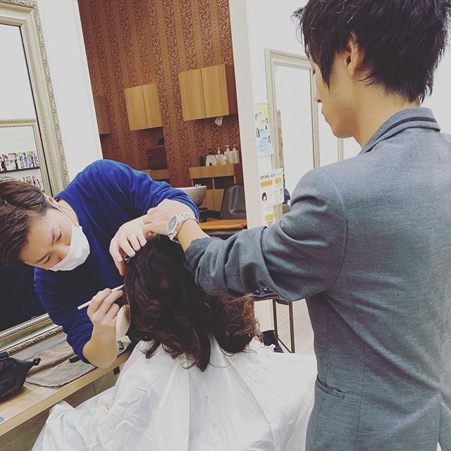 今年も成人式のお支度お手伝いさせていただきました！初々しく華やかに！！毎年のことですが、やはりいいですね！ここでもやっぱり、大活躍！Nドット！！大切な日の艶髪仕上げにも大活躍です！！！ #ナプラ#Nドットセラム#ミルボン#Nドットシアミルク#お子様同伴ok #当日ご予約OK#ロブ#エルジューダ#エルジュダエマルジョン#草加#新田#草加公園#青柳#蒲生商店街#蒲生駅#ナシードカラー#女性スタッフのみ#ナピュール#ヘアビューロン#アレンジスタイル#ビューロンカールアイロン#2019#袴ヘア#袴#ゴルフ#縮毛矯正