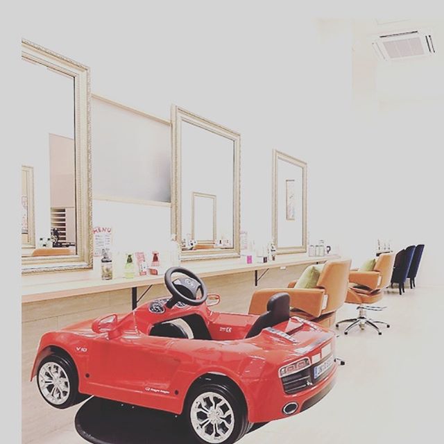 明けましておめでとうございますっ！！本年もどうぞよろしくお願い致します★3日より初売りスタート致します！！！もちろん、ヘアサロンもオープンしております！特別セールを行いますので！ぜひぜひ！！起こし下さい！#美容室#ネイリスト#アイリスト#日曜日定休#ナプラ#ナプラnドット