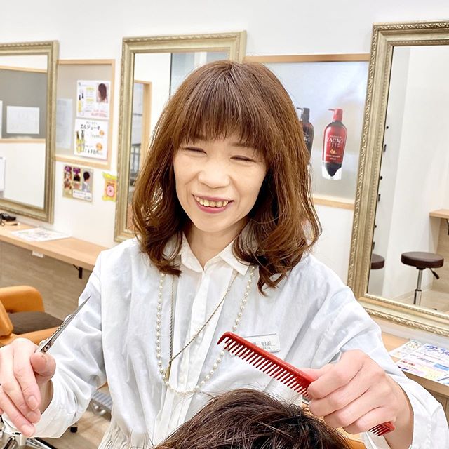 アニモフィオレンテ吉川美南です。今日のスタッフ紹介はベテランスタイリストの原田です★ベテラン力でお客様のお悩みを解決！着付けも得意なので、お祝い事では大人気です★#ナプラ#Nドットセラム#ミルボン#Nドットシアミルク#お子様同伴ok #当日ご予約OK#エルジューダ#エルジュダエマルジョン#ナシードカラー#ナピュール#ヘアビューロン#ビューロンカールアイロン#袴ヘア#袴#ゴルフ#縮毛矯正  #美容室  #BRP #美容求人 #アシスタント募集 #スタイリスト募集 #アイリスト募集 #美容学生 #サロン見学 #ママさん美容師 #埼玉#吉川美南