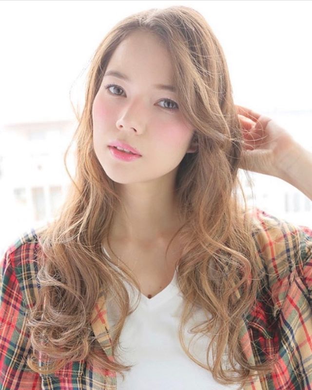 春もやっぱりパーマです。透ける髪色でゆるっと女性らしいカール感★前髪はありだと可愛く、なしだとクールにもエレガントにも！#ナプラ#Nドットセラム#ミルボン#Nドットシアミルク#お子様同伴ok #当日ご予約OK#エルジューダ#エルジュダエマルジョン#ナシードカラー#ナピュール#ヘアビューロン#ビューロンカールアイロン#袴ヘア#袴#ゴルフ#縮毛矯正  #美容室  #BRP #美容求人 #アシスタント募集 #スタイリスト募集 #アイリスト募集 #美容学生 #サロン見学 #ママさん美容師 #埼玉#吉川美南