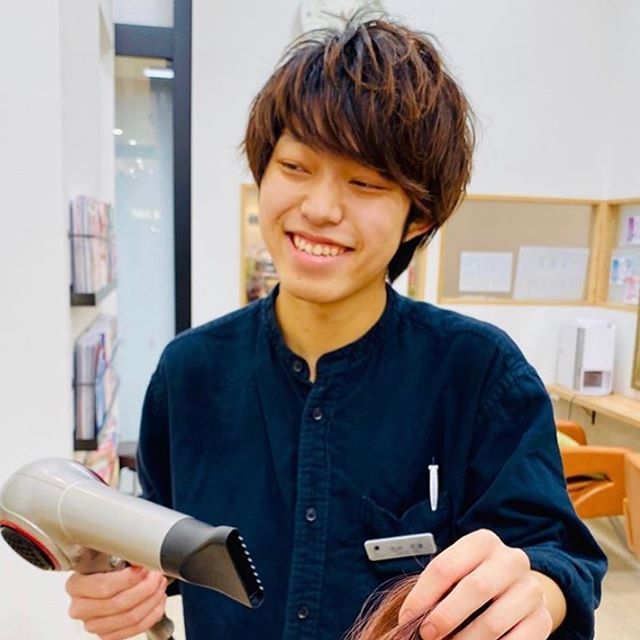 ★スタッフ紹介★最近バイクにハマっている石井くん！のんびりトークにほんわか笑顔の彼からは意外なクールなバイクトーク！お好きな方は是非！お声をかけてください★#ナプラ#Nドットセラム#ミルボン#Nドットシアミルク#お子様同伴ok #当日ご予約OK#エルジューダ#エルジュダエマルジョン#ナシードカラー#ナピュール#ヘアビューロン#ビューロンカールアイロン#袴ヘア#袴#ゴルフ#縮毛矯正  #美容室  #BRP #美容求人 #アシスタント募集 #スタイリスト募集 #アイリスト募集 #美容学生 #サロン見学 #ママさん美容師 #埼玉#吉川美南