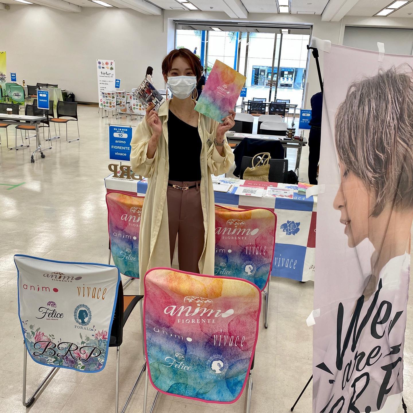 こんにちは！アニモです！先日は大宮就職フェアに参加してきましたっ！アニモはまだまだ！新卒美容師さん★第二新卒さん★スタイリストさん★アイリストさん★ネイリストさん★全力募集してますよ！！何度か、聞かれました。。。イジメはありませんか？って。笑ぜひぜひ！サロン見学にいらしてみてください★そんな不安は無くなると思います！！各サロンにお電話でも構いません。または吉川美南店、飛鳥馬宛にお電話くだされば全部お手伝いしますよ！048-967-5141#ナフ゜ラ#Nト゛ットセラム#Nト゛ットシアミルク #当日こ゛予約OK#ミルホ゛ン#エルシ゛ュータ゛#エルシ゛ュタ゛エマルシ゛ョン#リファストレートアイロン#縮毛矯正  #美容室  #BRP #美容求人 #アシスタント募集 #スタイリスト募集 #アイリスト募集 #美容学生 #サロン見学 #ママさん美容師 #埼玉#リファアイロン#レア髪