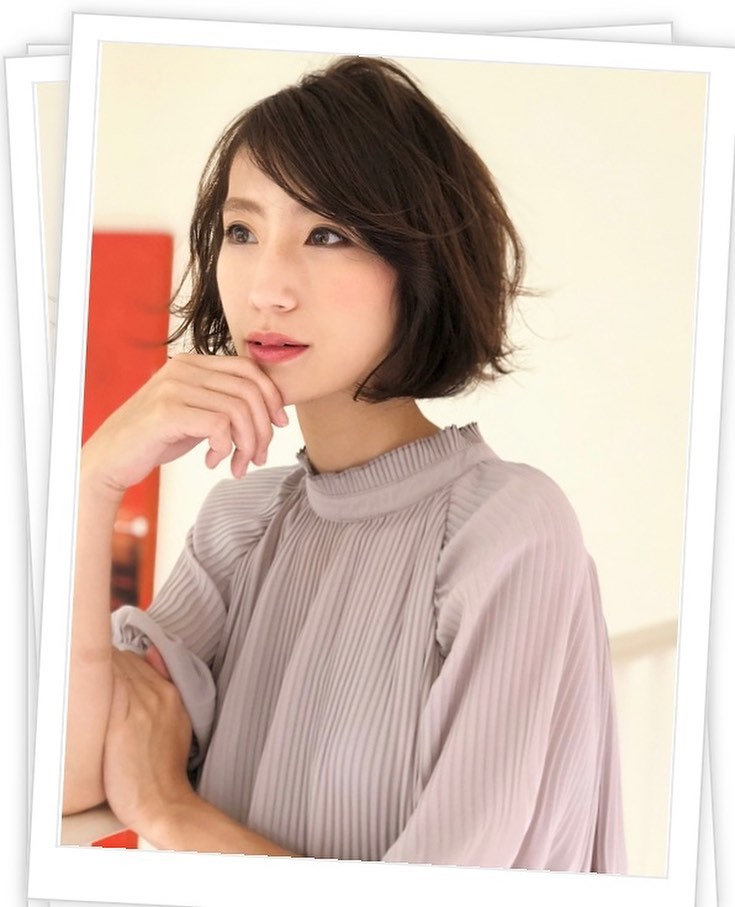 こんにちは！アニモフィオレンテ吉川美南店です️ふんわりボブセットする時に少し意識するだけで、ふんわりとしたシルエットになります上が潰れやすくあまり短くしたくない、そんな方にもオススメ是非ご相談ください#ナフ゜ラ#ホ゜リッシュオイル #エヌト゛ット#えぬと゛っと #当日こ゛予約OK#ミルホ゛ン#エルシ゛ュータ゛#吉川美南 #吉川 #リファストレートアイロン  #美容室  #BRP #美容求人 #アシスタント募集 #スタイリスト募集 #美容学生 #サロン見学 #イースリーエックス #高機能除菌スフ゜レー #埼玉 #レア髪 #リファト゛ライヤー #リファ #リファカラット #リファファインハ゛フ゛ル #ケラリファイン #ケラリファイントリートメント#フ゜ラセンタ #ヒ゜ーヒ゜ート゛ロッフ゜