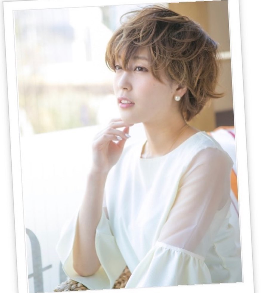 こんにちは！アニモフィオレンテ吉川美南店です️トップからレイヤーを入れることで頭の丸みを生かしたボリュームが出せます！前髪はあえてラフに流すのがオシャレです。ぜひお試しください。アニモフィオレンテ吉川美南店では、お客様1人1人に使うプライベートタオルの使用、入り口での高機能除菌スプレーで手指、服の消毒、スタッフの体調管理の徹底、施術中のマスク着用のお願い、セット面やイスの消毒、ウイルス対策を徹底しておりますので、ご安心してご来店ください。#ナフ゜ラ#ホ゜リッシュオイル #エヌト゛ット#えぬと゛っと #当日こ゛予約OK#ミルホ゛ン#エルシ゛ュータ゛#吉川美南 #吉川 #リファストレートアイロン  #美容室  #BRP #美容求人 #アシスタント募集 #スタイリスト募集 #美容学生 #サロン見学 #イースリーエックス #高機能除菌スフ゜レー #埼玉 #レア髪 #リファト゛ライヤー #リファ #リファカラット #リファファインハ゛フ゛ル #ケラリファイン #ケラリファイントリートメント#フ゜ラセンタ #ヒ゜ーヒ゜ート゛ロッフ゜