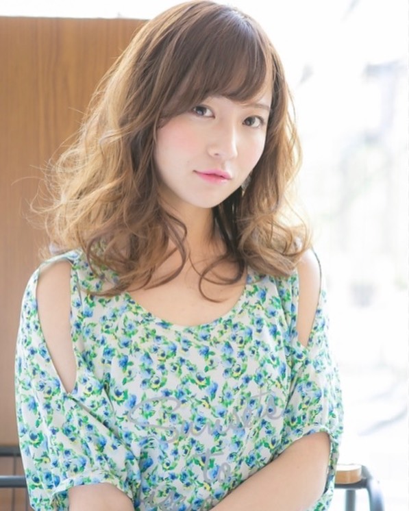 こんにちは！アニモフィオレンテ吉川美南店です️結べる長さで、雰囲気を変えませんか？デジタルパーマをかけて動きを出すと降ろした時も結んだ時もかなり変わります♪長さは伸ばしてるけど、何かを変えたい方におすすめです！是非お試しください♪アニモフィオレンテ吉川美南店では、お客様1人1人に使うプライベートタオルの使用、入り口での高機能除菌スプレーで手指、服の消毒、スタッフの体調管理の徹底、施術中のマスク着用のお願い、セット面やイスの消毒、ウイルス対策を徹底しておりますので、ご安心してご来店ください。#ナフ゜ラ#ホ゜リッシュオイル #エヌト゛ット#えぬと゛っと #当日こ゛予約OK#ミルホ゛ン#エルシ゛ュータ゛#吉川美南 #吉川 #リファストレートアイロン  #美容室  #BRP #美容求人 #アシスタント募集 #スタイリスト募集 #美容学生 #サロン見学 #イースリーエックス #高機能除菌スフ゜レー #埼玉 #レア髪 #リファト゛ライヤー #リファ #ファインハ゛フ゛ル #ケラリファイン #ケラリファイントリートメント#エステプロラボ　#ファスティング　#酵素ダイエット