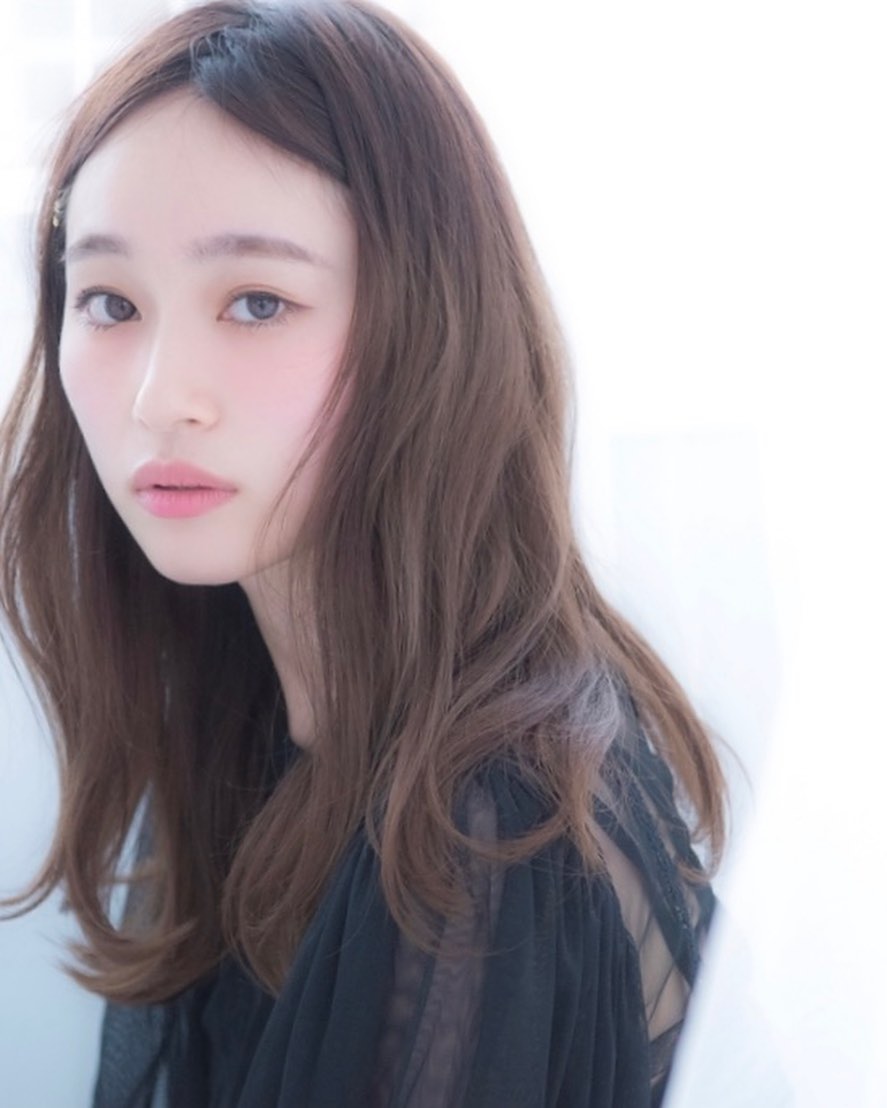 こんにちは!アニモフィオレンテ吉川美南店です️透け感バイオレットで髪のオレンジみを消すことで毛先まで品よく仕上がります。落ち着いたトーンでも軽やかです。染みにくいカラー剤を使用しているので一度お試しください♪ぜひお試しください。ブログ画像アニモフィオレンテ吉川美南店では、お客様1人1人に使うプライベートタオルの使用、入り口での高機能除菌スプレーで手指、服の消毒、スタッフの体調管理の徹底、施術中のマスク着用のお願い、セット面やイスの消毒、ウイルス対策を徹底しておりますので、ご安心してご来店ください。#ナフ゜ラ#ホ゜リッシュオイル #エヌト゛ット#えぬと゛っと #当日こ゛予約OK#ミルホ゛ン#エルシ゛ュータ゛#吉川美南 #吉川 #リファストレートアイロン #美容室 #BRP #美容求人 #アシスタント募集 #スタイリスト募集 #美容学生 #サロン見学 #イースリーエックス #高機能除菌スフ゜レー #埼玉 #レア髪 #リファト゛ライヤー #リファ #ファインハ゛フ゛ル #ケラリファイン #ケラリファイントリートメント#エステプロラボ #ファスティング #酵素ダイエット