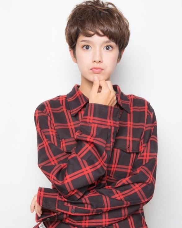 アニモフィオレンテ吉川美南店です️ふんわりショートにしませんか？上の方だけパーマをかけるだけでふんわり感が出るので朝のセットが楽になります♪ボリュームがなくなってきた人にもおすすめなので是非一度お試しください♪アニモフィオレンテ吉川美南店では、お客様1人1人に使うプライベートタオルの使用、入り口での高機能除菌スプレーで手指、服の消毒、スタッフの体調管理の徹底、施術中のマスク着用のお願い、セット面やイスの消毒、ウイルス対策を徹底しておりますので、ご安心してご来店ください。#ナフ゜ラ#ホ゜リッシュオイル #エヌト゛ット#えぬと゛っと #当日こ゛予約OK#ミルホ゛ン#エルシ゛ュータ゛#吉川美南 #吉川 #リファストレートアイロン  #美容室  #BRP #美容求人 #アシスタント募集 #スタイリスト募集 #美容学生 #サロン見学 #イースリーエックス #高機能除菌スフ゜レー #埼玉 #レア髪 #リファト゛ライヤー #リファ #ファインハ゛フ゛ル #ケラリファイン #ケラリファイントリートメント#エステプロラボ　#ファスティング　#酵素ダイエット