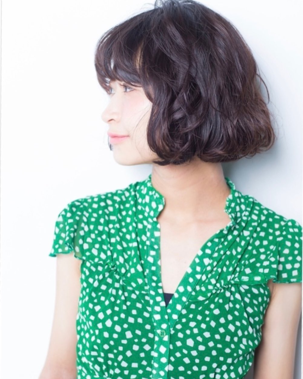 こんにちは!アニモフィオレンテ吉川美南店です️頬の位置にウェイトを持ってきてひし形シルエットに。顎丈の長さはデコルテまでスッキリ見える効果大です。ぜひお試しください。パーマもかけてあげるとまた雰囲気が変わります♪イメチェンにいかがですか?️アニモフィオレンテ吉川美南店では、お客様1人1人に使うプライベートタオルの使用、入り口での高機能除菌スプレーで手指、服の消毒、スタッフの体調管理の徹底、施術中のマスク着用のお願い、セット面やイスの消毒、ウイルス対策を徹底しておりますので、ご安心してご来店ください。#ナフ゜ラ#ホ゜リッシュオイル #エヌト゛ット#えぬと゛っと #当日こ゛予約OK#ミルホ゛ン#エルシ゛ュータ゛#吉川美南 #吉川 #リファストレートアイロン #美容室 #BRP #美容求人 #アシスタント募集 #スタイリスト募集 #美容学生 #サロン見学 #イースリーエックス #高機能除菌スフ゜レー #埼玉 #レア髪 #リファト゛ライヤー #リファ #ファインハ゛フ゛ル #ケラリファイン #ケラリファイントリートメント#エステプロラボ #ファスティング #酵素ダイエット