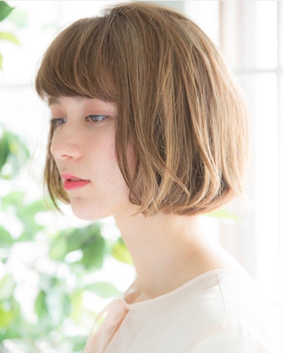 こんにちは！アニモフィオレンテ吉川美南店です️ナチュラルなボブにしませんか？アゴラインのボブで丸く収まるようなレイヤーを入れてあげれば簡単に朝のセットができるスタイルになります♪少し明るめのカラーもオススメです！是非お試しください！アニモフィオレンテ吉川美南店では、お客様1人1人に使うプライベートタオルの使用、入り口での高機能除菌スプレーで手指、服の消毒、スタッフの体調管理の徹底、施術中のマスク着用のお願い、セット面やイスの消毒、ウイルス対策を徹底しておりますので、ご安心してご来店ください。#ナフ゜ラ#ホ゜リッシュオイル #エヌト゛ット#えぬと゛っと #当日こ゛予約OK#ミルホ゛ン#エルシ゛ュータ゛#吉川美南 #吉川 #リファストレートアイロン #美容室 #BRP #美容求人 #アシスタント募集 #スタイリスト募集 #美容学生 #サロン見学 #イースリーエックス #高機能除菌スフ゜レー #埼玉 #レア髪 #リファト゛ライヤー #リファ #ファインハ゛フ゛ル #ケラリファイン #ケラリファイントリートメント#エステプロラボ　#ファスティング　#酵素ダイエット