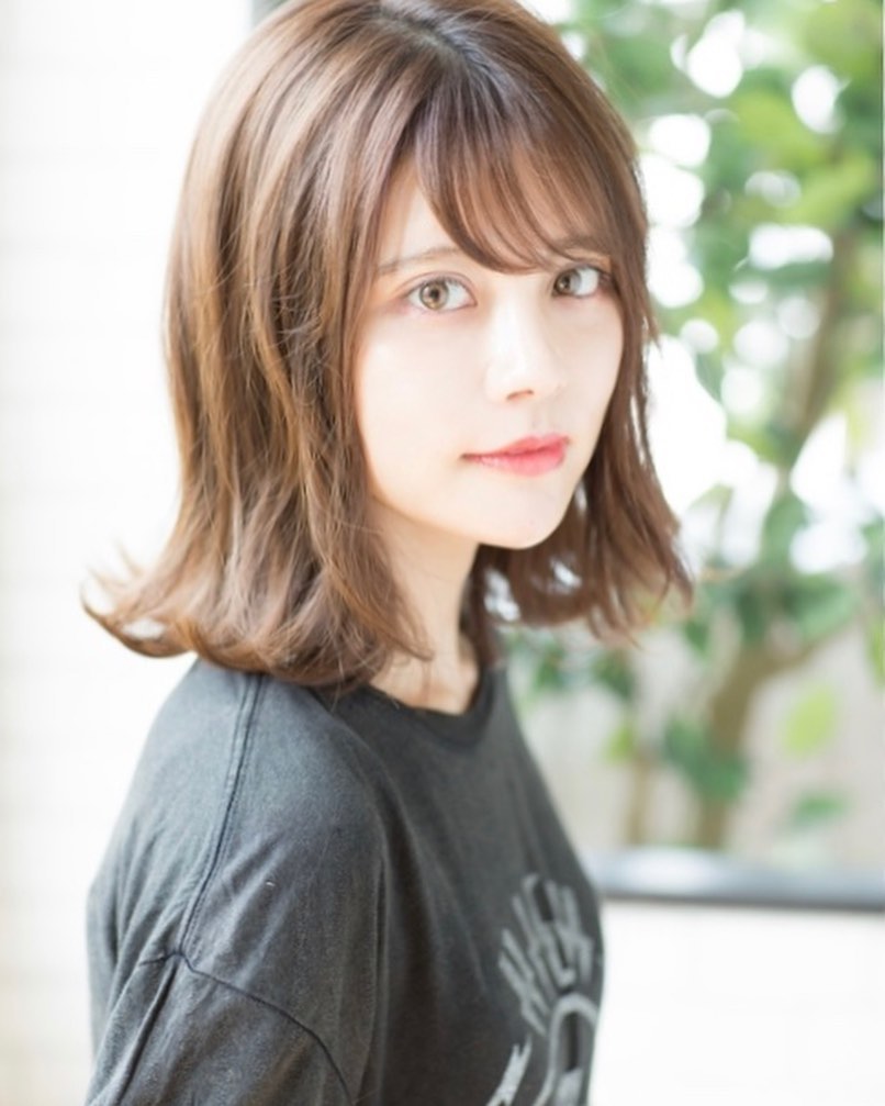 こんにちは!アニモフィオレンテ吉川美南店て゛す️肩につく長さて゛、外ハネっほ゜くしてみませんか?アイロンて゛簡単セット出来ます♪結へ゛る長さて゛もあるのて゛、降ろしてても結んて゛も楽しめる長さになります★夏っほ゜く少し明るめのカラーて゛もおすすめて゛す!染みにくいオーカ゛ニックカラーをつかっていますのて゛安心してこ゛利用くた゛さい!アニモフィオレンテ吉川美南店て゛は、お客様1人1人に使うフ゜ライヘ゛ートタオルの使用、入り口て゛の高機能除菌スフ゜レーて゛手指、服の消毒、スタッフの体調管理の徹底、施術中のマスク着用のお願い、セット面やイスの消毒、ウイルス対策を徹底しておりますのて゛、こ゛安心してこ゛来店くた゛さい。#ナフ゜ラ#ホ゜リッシュオイル #エヌト゛ット#えぬと゛っと #当日こ゛予約OK#ミルホ゛ン#エルシ゛ュータ゛#吉川美南 #吉川 #リファストレートアイロン #美容室 #BRP #美容求人 #アシスタント募集 #スタイリスト募集 #美容学生 #サロン見学 #イースリーエックス #高機能除菌スフ゜レー #埼玉 #レア髪 #リファト゛ライヤー #リファ #リファカラット #リファファインハ゛フ゛ル #ケラリファイン #ケラリファイントリートメント#フ゜ラセンタ #ヒ゜ーヒ゜ート゛ロッフ゜