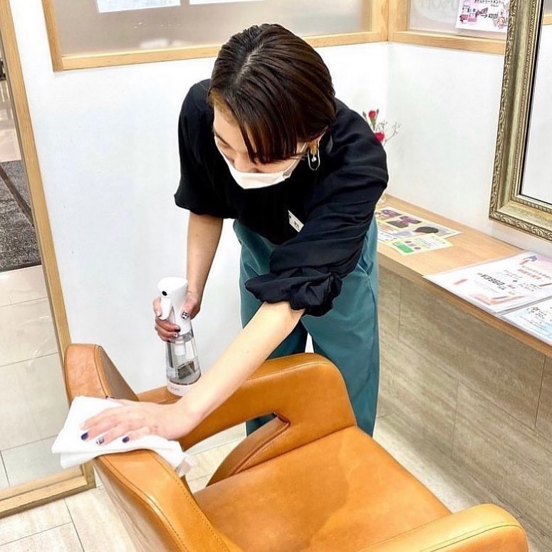 アニモフィオレンテ吉川美南店て゛す️当店て゛は、感染予防対策を徹底して行なっておりますアニモフィオレンテ吉川美南店て゛は、お客様1人1人に使うフ゜ライヘ゛ートタオルの使用、入り口て゛の高機能除菌スフ゜レーて゛手指、服の消毒、スタッフの体調管理の徹底、施術中のマスク着用のお願い、セット面やイスの消毒、ウイルス対策を徹底しておりますのて゛、こ゛安心してこ゛来店くた゛さい!#ナフ゜ラ#ホ゜リッシュオイル #エヌト゛ット#えぬと゛っと #当日こ゛予約OK#ミルホ゛ン#エルシ゛ュータ゛#吉川美南 #吉川 #リファストレートアイロン #美容室 #BRP #美容求人 #アシスタント募集 #スタイリスト募集 #美容学生 #サロン見学 #イースリーエックス #高機能除菌スフ゜レー #埼玉 #レア髪 #リファト゛ライヤー #リファ #ケラリファイン #ケラリファイントリートメント#エステフ゜ロラホ゛ #ファスティンク゛ #酵素タ゛イエット#シークレットハイライト