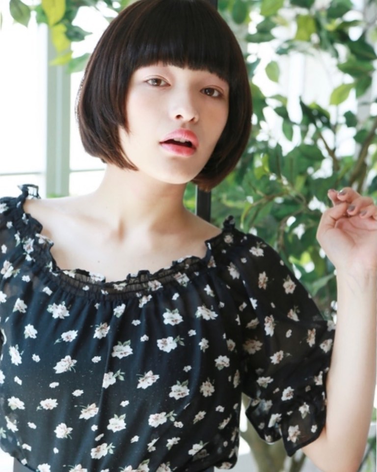 こんにちは!アニモフィオレンテ吉川美南店です️ボブショートのストレートスタイル。スタイリングが苦手な方でも自然に内巻きになる楽なスタイルはいかがでしょうか?広がりやすい方でもなるべく収まるように切れるのでとてもオススメですよ♪くせ毛の方は、縮毛矯正をかけてもお似合いになりますね♪ぜひお試しください。アニモフィオレンテ吉川美南店では、お客様1人1人に使うプライベートタオルの使用、入り口での高機能除菌スプレーで手指、服の消毒、スタッフの体調管理の徹底、施術中のマスク着用のお願い、セット面やイスの消毒、ウイルス対策を徹底しておりますので、ご安心してご来店ください。#ナプラ#ポリッシュオイル #エヌドット#えぬどっと #当日ご予約OK#ミルボン#エルジューダ#吉川美南 #吉川 #リファストレートアイロン #美容室 #BRP #美容求人 #アシスタント募集 #スタイリスト募集 #美容学生 #サロン見学 #イースリーエックス #高機能除菌スプレー #埼玉 #レア髪 #リファドライヤー #リファ #ファインバブル #ケラリファイン #ケラリファイントリートメント#エステプロラボ #ファスティング #酵素ダイエット