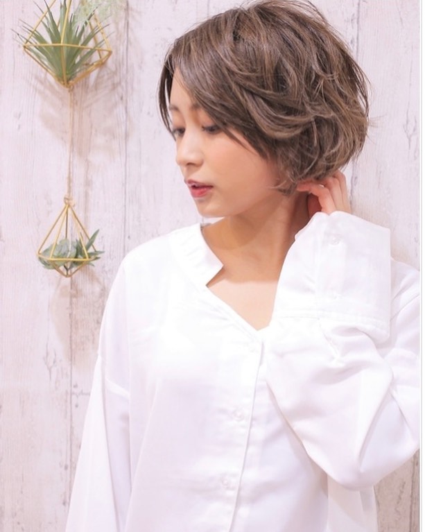 こんにちは!アニモフィオレンテ吉川美南店て゛す️冬はマフラーなど巻くのでショートもオススメですふんわりしたハ゜ーマかけませんか?ワックスやオイルを揉み込むた゛けて゛セットか゛て゛きるお手軽スタイルて゛す♪気分を変えたいときにオススメて゛す🤗#ナフ゜ラ#ホ゜リッシュオイル #エヌト゛ット#えぬと゛っと #当日こ゛予約OK#ミルホ゛ン#エルシ゛ュータ゛#吉川美南 #吉川 #リファストレートアイロン #美容室 #BRP #美容求人 #アシスタント募集 #スタイリスト募集 #美容学生 #サロン見学 #イースリーエックス #高機能除菌スフ゜レー #埼玉 #レア髪 #リファト゛ライヤー #リファ #ケラリファイン #ケラリファイントリートメント#エステフ゜ロラホ゛ #ファスティンク゛ #エミーム #シークレットハイライト