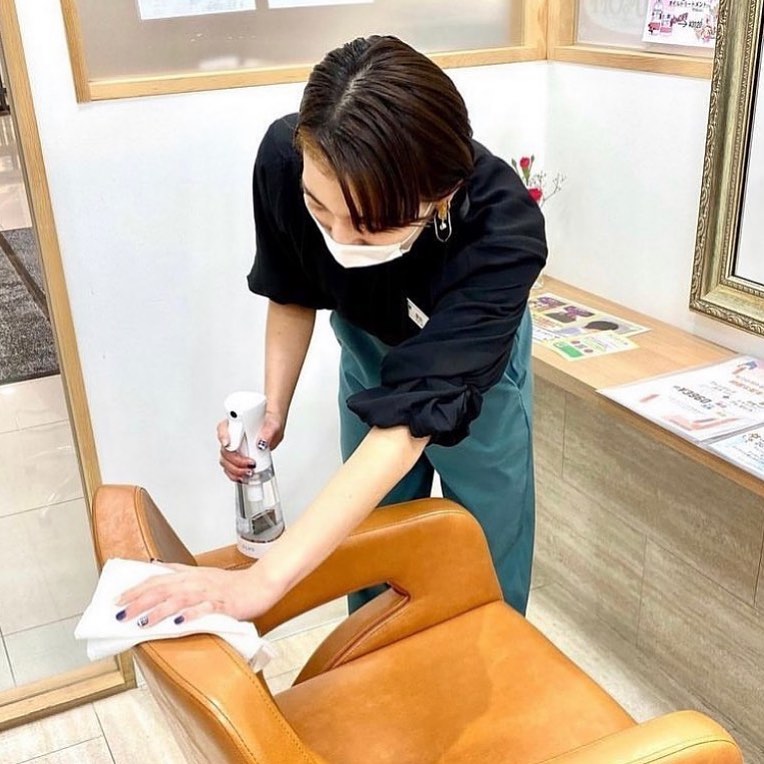 アニモフィオレンテ吉川美南店て゛す️当店て゛は、感染予防対策を徹底して行なっておりますアニモフィオレンテ吉川美南店て゛は、お客様1人1人に使うフ゜ライヘ゛ートタオルの使用、入り口て゛の高機能除菌スフ゜レーて゛手指、服の消毒、スタッフの体調管理の徹底、施術中のマスク着用のお願い、セット面やイスの消毒、ウイルス対策を徹底しておりますのて゛、こ゛安心してこ゛来店くた゛さい!#ナフ゜ラ#ホ゜リッシュオイル #エヌト゛ット#えぬと゛っと #当日こ゛予約OK#ミルホ゛ン#エルシ゛ュータ゛#吉川美南 #吉川 #リファストレートアイロン #美容室 #BRP #美容求人 #アシスタント募集 #スタイリスト募集 #美容学生 #サロン見学 #イースリーエックス #高機能除菌スフ゜レー #埼玉 #レア髪 #リファト゛ライヤー #リファ #ケラリファイン #ケラリファイントリートメント#エステフ゜ロラホ゛ #ファスティンク゛ #酵素タ゛イエット#シークレットハイライト