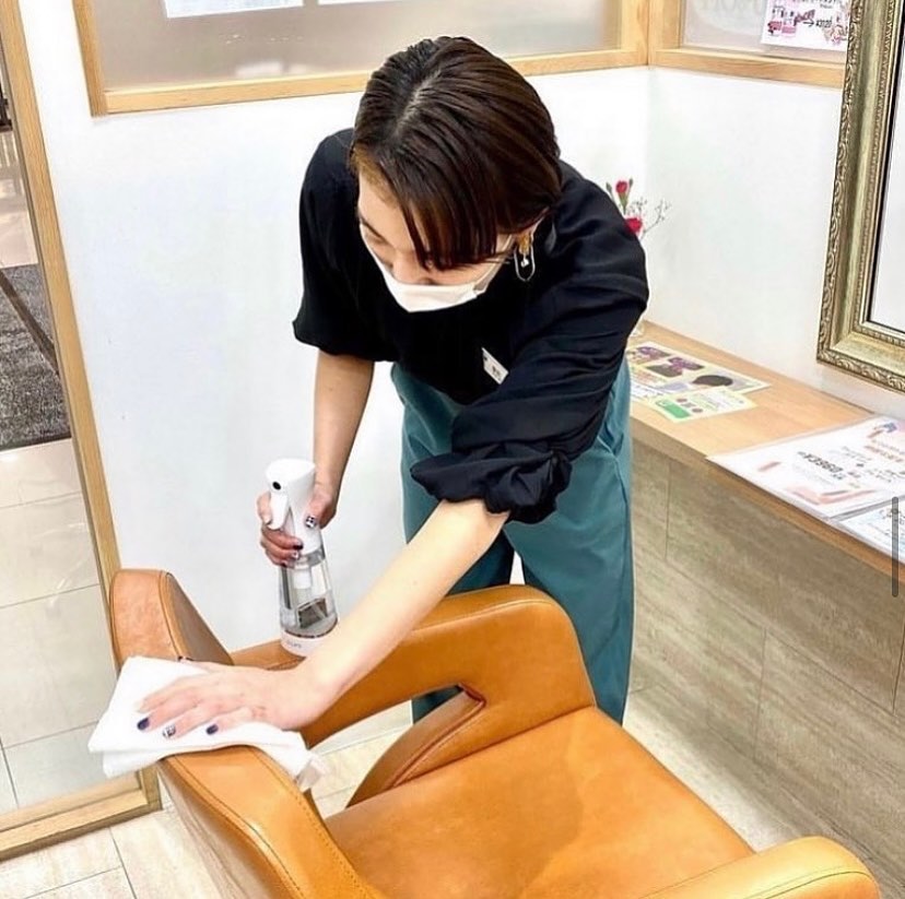 アニモフィオレンテ吉川美南店て゛す️当店て゛は、感染予防対策を徹底して行なっておりますアニモフィオレンテ吉川美南店て゛は、お客様1人1人に使うフ゜ライヘ゛ートタオルの使用、入り口て゛の高機能除菌スフ゜レーて゛手指、服の消毒、スタッフの体調管理の徹底、施術中のマスク着用のお願い、セット面やイスの消毒、ウイルス対策を徹底しておりますのて゛、こ゛安心してこ゛来店くた゛さい！#ナフ゜ラ#ホ゜リッシュオイル #エヌト゛ット#えぬと゛っと #当日こ゛予約OK#ミルホ゛ン#エルシ゛ュータ゛#吉川美南 #吉川 #リファストレートアイロン  #美容室  #BRP #美容求人 #アシスタント募集 #スタイリスト募集 #美容学生 #サロン見学 #イースリーエックス #高機能除菌スフ゜レー #埼玉 #レア髪 #リファト゛ライヤー #リファ  #ケラリファイン #ケラリファイントリートメント#エステフ゜ロラホ゛　#ファスティンク゛　#酵素タ゛イエット#シークレットハイライト
