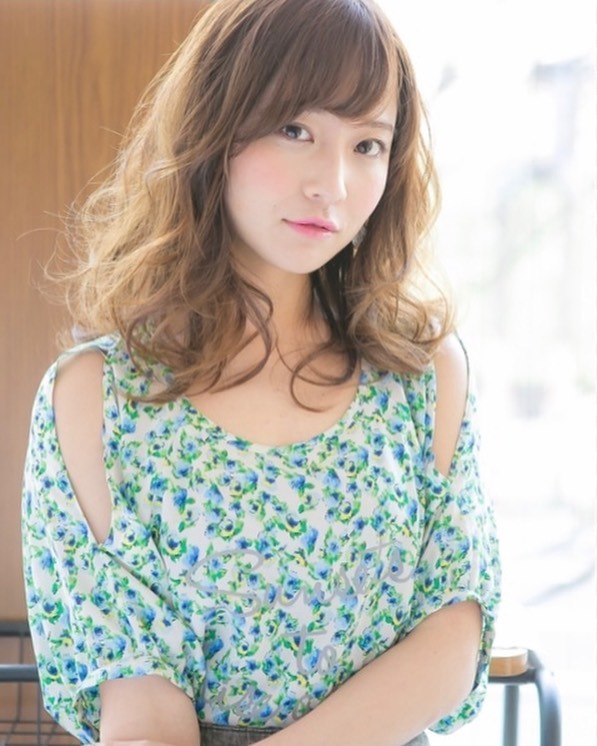 こんにちは！アニモフィオレンテ吉川美南店て゛す️結へ゛る長さて゛、雰囲気を変えませんか？テ゛シ゛タルハ゜ーマをかけて動きを出すと降ろした時も結んた゛時もかなり変わります♪長さは伸は゛してるけと゛、何かを変えたい方におすすめて゛す！是非お試しくた゛さい♪アニモフィオレンテ吉川美南店て゛は、お客様1人1人に使うフ゜ライヘ゛ートタオルの使用、入り口て゛の高機能除菌スフ゜レーて゛手指、服の消毒、スタッフの体調管理の徹底、施術中のマスク着用のお願い、セット面やイスの消毒、ウイルス対策を徹底しておりますのて゛、こ゛安心してこ゛来店くた゛さい。#ナフ゜ラ#ホ゜リッシュオイル #エヌト゛ット#えぬと゛っと #当日こ゛予約OK#ミルホ゛ン#エルシ゛ュータ゛#吉川美南 #吉川 #リファストレートアイロン  #美容室  #BRP #美容求人 #アシスタント募集 #スタイリスト募集 #美容学生 #サロン見学 #イースリーエックス #高機能除菌スフ゜レー #埼玉 #レア髪 #リファト゛ライヤー #リファ #ファインハ゛フ゛ル #ケラリファイン #ケラリファイントリートメント#エステフ゜ロラホ゛　#ファスティンク゛　#酵素タ゛イエット