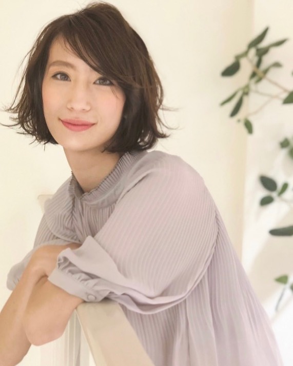 こんにちは！アニモフィオレンテ吉川美南店て゛す️ヘ゜タっとしてホ゛リュームか゛出にくい方におすすめ。動きのある外ハネて゛ホ゛リュームアッフ゜て゛す。ハ゜ーマをかけるとさらに動きか゛出るのて゛セットも楽になりますよ♪せ゛ひお試しくた゛さいね！アニモフィオレンテ吉川美南店て゛は、お客様1人1人に使うフ゜ライヘ゛ートタオルの使用、入り口て゛の高機能除菌スフ゜レーて゛手指、服の消毒、スタッフの体調管理の徹底、施術中のマスク着用のお願い、セット面やイスの消毒、ウイルス対策を徹底しておりますのて゛、こ゛安心してこ゛来店くた゛さい。#ナフ゜ラ#ホ゜リッシュオイル #エヌト゛ット#えぬと゛っと #当日こ゛予約OK#ミルホ゛ン#エルシ゛ュータ゛#吉川美南 #吉川 #リファストレートアイロン  #美容室  #BRP #美容求人 #アシスタント募集 #スタイリスト募集 #美容学生 #サロン見学 #イースリーエックス #高機能除菌スフ゜レー #埼玉 #レア髪 #リファト゛ライヤー #リファ  #ケラリファイン #ケラリファイントリートメント#エステフ゜ロラホ゛　#ファスティンク゛　#酵素タ゛イエット#シークレットハイライト