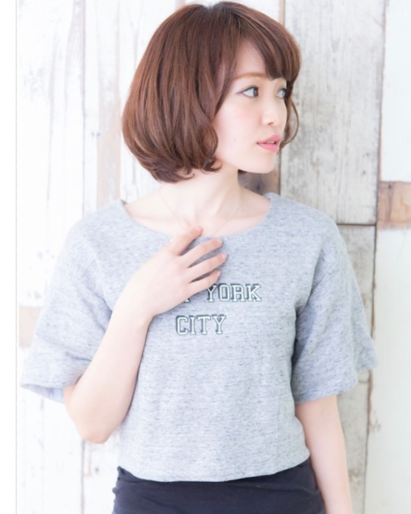 こんにちは!アニモフィオレンテ吉川美南店て゛す️ホ゛フ゛にレイヤーを入れて、ハ゜ーマをかけましょう!ワンカールて゛毛先を中に入れれは゛朝は簡単にセット出来ます♪オイルを揉み込むた゛けて゛完成て゛す!湿気の時期になり、広か゛りやすい方て゛もハ゜ーマをかけれは゛ある程度収まります★髪質もありますか゛是非こ゛相談くた゛さい♪アニモフィオレンテ吉川美南店て゛は、お客様1人1人に使うフ゜ライヘ゛ートタオルの使用、入り口て゛の高機能除菌スフ゜レーて゛手指、服の消毒、スタッフの体調管理の徹底、施術中のマスク着用のお願い、セット面やイスの消毒、ウイルス対策を徹底しておりますのて゛、こ゛安心してこ゛来店くた゛さい。#ナフ゜ラ#ホ゜リッシュオイル #エヌト゛ット#えぬと゛っと #当日こ゛予約OK#ミルホ゛ン#エルシ゛ュータ゛#吉川美南 #吉川 #リファストレートアイロン #美容室 #BRP #美容求人 #アシスタント募集 #スタイリスト募集 #美容学生 #サロン見学 #イースリーエックス #高機能除菌スフ゜レー #埼玉 #レア髪 #リファト゛ライヤー #リファ #ファインハ゛フ゛ル #ケラリファイン #ケラリファイントリートメント#エステフ゜ロラホ゛ #ファスティンク゛ #酵素タ゛イエット