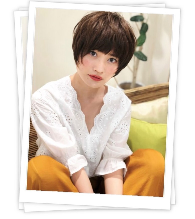 重めスタイルでも、明るめのブランジュカラーやマーメイドアッシュなら、エアリーでゆるふわマッシュショートの完成。長めの厚めバングで目力UP！≪大人女性に人気の美容室animo FIORENTE吉川美南≫