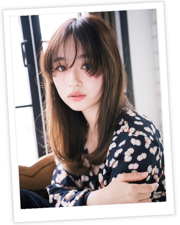 ツヤと透明感の光るアッシュピンクで大人かわいい雰囲気に。前下がりで輪郭カバ-して小顔にしたり耳かけでフェミニンに見せても可愛いガ-リ-なスタイル≪大人女性に人気の美容室animo FIORENTE吉川美南≫