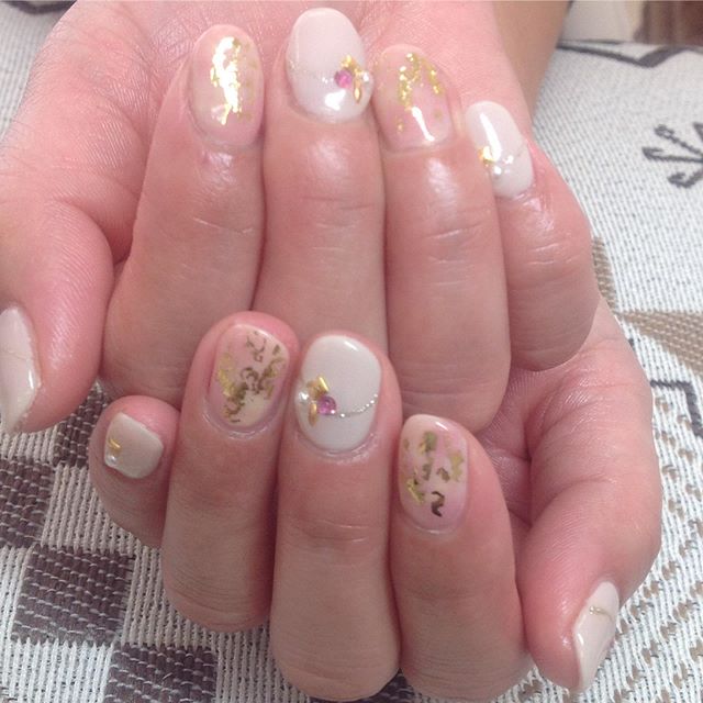 こんにちは☆ネイルサロンフェリーチェ春日部店 中澤瞳です☆今日は、ポカポカで気持ちの良いお天気ですね♪桜が一気に開花しそうですね☆☆ そんな春にぴったりなデザインのご紹介です☆ピンクとイエローのマーブルで柔らかいイメージになりました♪ぜひ、春ネイルお試しください☆☆ お問い合わせはこちら048-844-8182#春ネイル#マーブルネイル#卒業式#入学式#ネイルサロンフェリーチェ#フィルイン